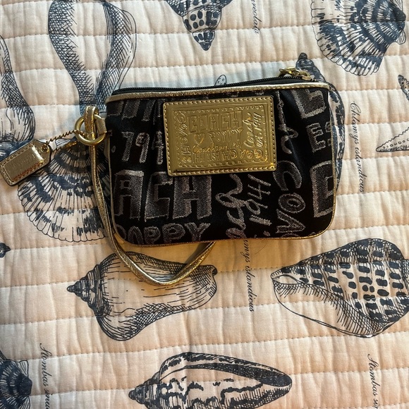 Coach Handbags - Coach wristlet